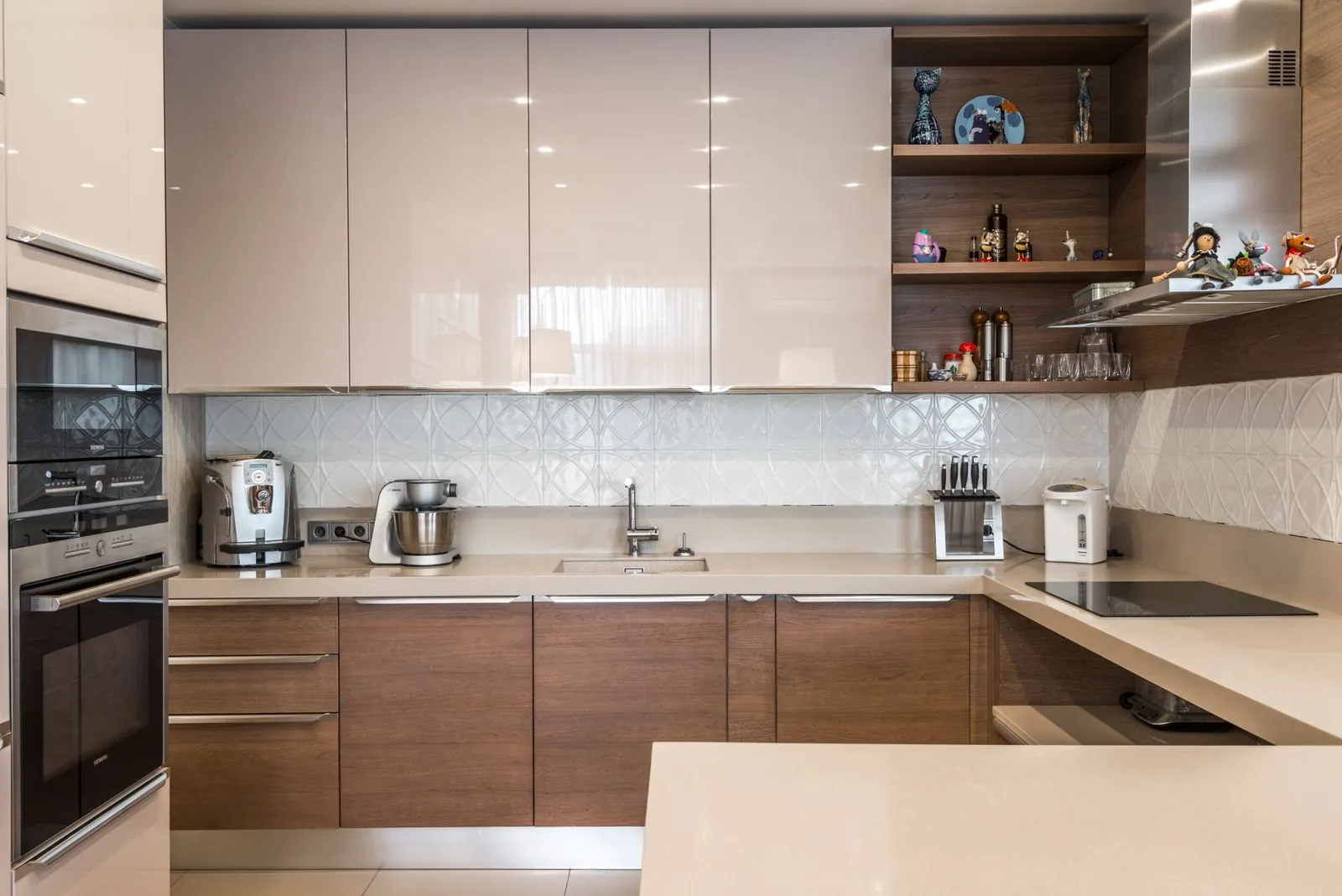 Built-In Cabinets or Freestanding Furniture?